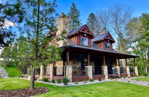 Hamilton House | Riverfront Luxury Cabin With Private Pond And Hot Tub