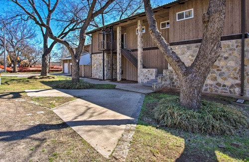 Glen Rose House | Riverfront Retreat ~ 2 Blocks to Big Rocks Park