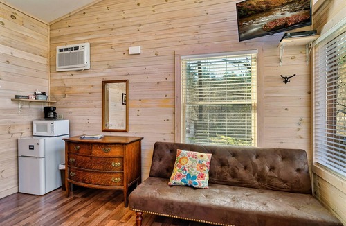 Robbinsville Hotel | Rivers Edge Treehouses