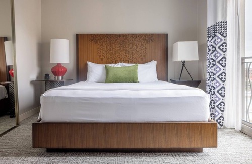 Downtown San Antonio Hotel | Riverside Luxury in San Antonio! City View Units Near Historic Market Square