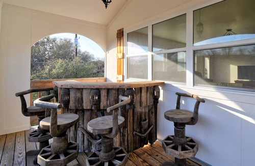 Ingram House | Riverview Upper, 1BR/1BA, 2 Balconies, Sleeps 4
