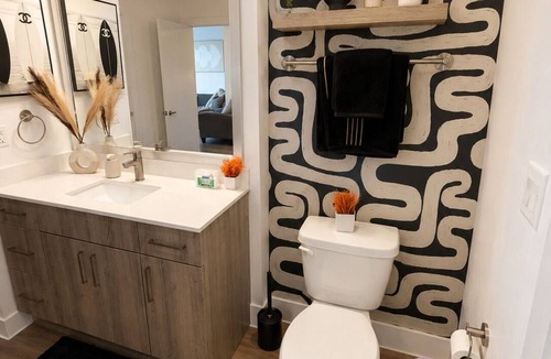 Arsenal Apartment | Riverwalk Oasis