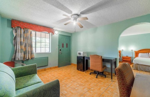 Harlingen Hotel | Road Trip Stop Near Harlingen Attractions - 3 Rooms w/Free Parking