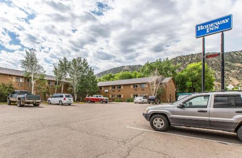Glenwood Springs Hotel | Rodeway Inn Rifle