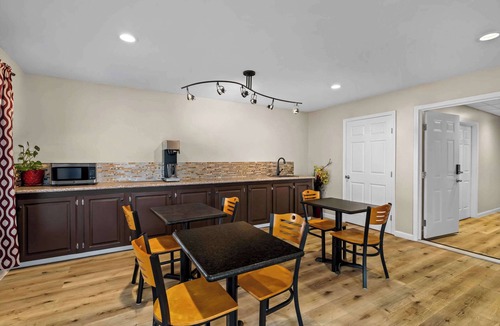 Brookhaven Hotel | Rodeway Inn & Suites Brookhaven