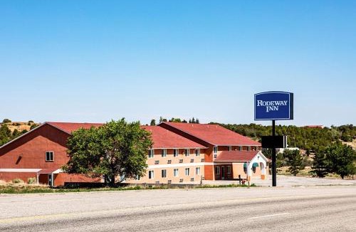 Monticello Hotel | Rodeway Inn & Suites Monticello