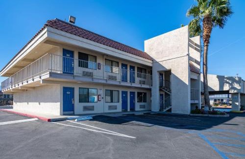Thousand Palms Hotel | Rodeway Inn & Suites Rancho Mirage - Palm Desert Area