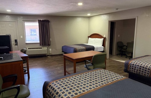 Ada Hotel | Rodeway Inn & Suites