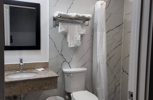 Livingston Hotel | Rodeway Inn