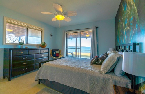 Jasper House | Rollingwood Retreat - Waterfront in Westwood