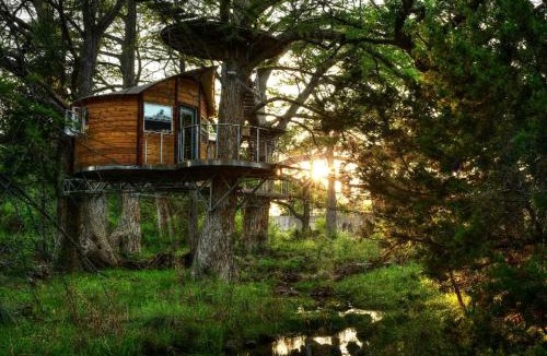 Spicewood House | Romantic Getaways in Fully-Equipped Tree House Rental in Spicewood, Texas