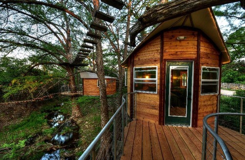 Spicewood RV Rental | Romantic Getaways in Fully-Equipped Tree House Rental in Spicewood, Texas