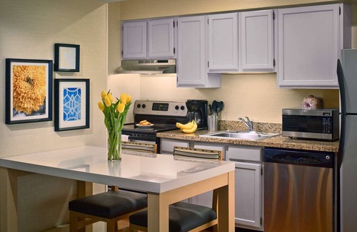 Tucson Hotel | Romantic Suite Escape! Outdoor Pool & Gym Access | Free Breakfast, Pet Friendly!