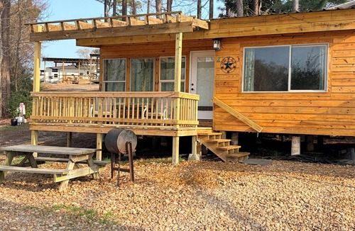 Onalaska Cabin | Romantic waterfront cabin #2, Lake Livingston TX