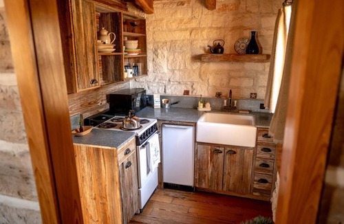 New Ulm Cabin | Romantic Weekend Getaway near Houston in New Ulm, Texas