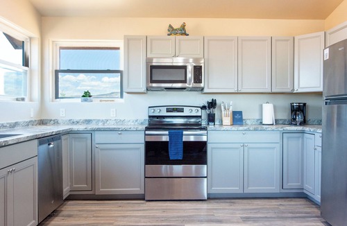 Cornville House | Romantic Wine Country Retreat Private Hot Tub & Valley Views