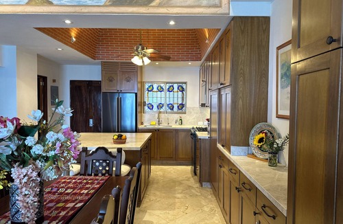 Emiliano Zapata Condo | Romantic Zone, Beachfront, Penthouse Condo