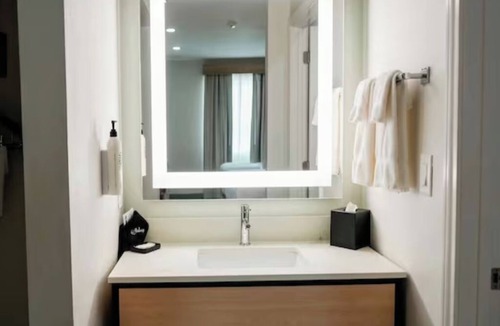 Port Aransas Hotel | Room Close to Aransas Pass Aquatic Center - 6.2 miles away | Free Parking