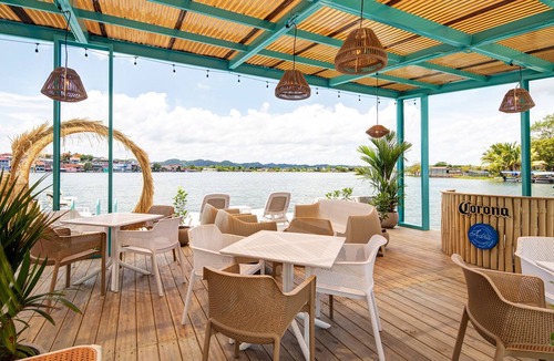 Flores Apartment | Room for 6 people with lake front balcony