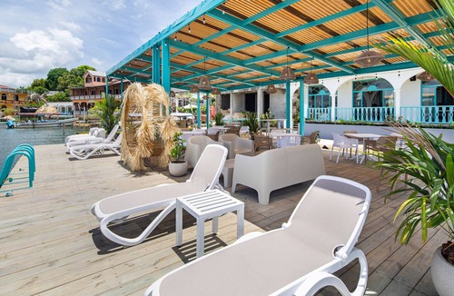 Flores Apartment | Room for 6 people with lake front balcony