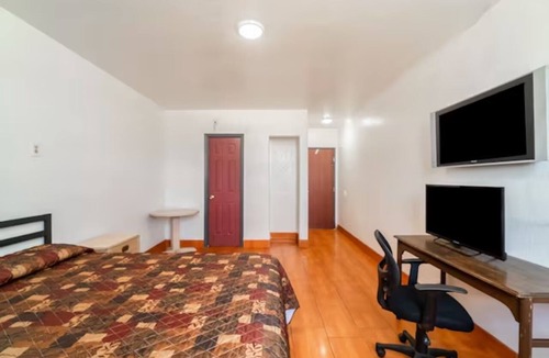 Brownsville Hotel | Room near Immaculate Conception Cathedral | Near Downtown | Essential Stay
