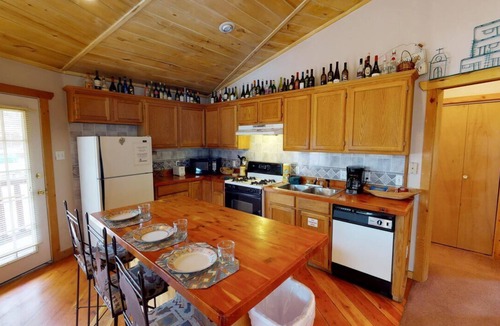 Red River House | Round Eagle Home near the River and Park