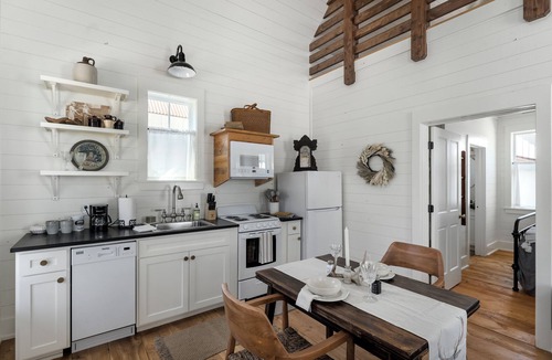 Driftwood Cabin | Row Home - Standard Cabin L