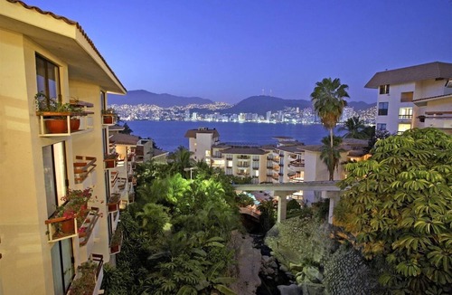 Playa Guitarron Hotel | Royal Club at Park Royal Beach Acapulco