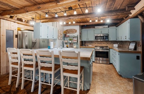 Rudy House | Rustic Cabin with Modern Comfort – The Cuddly Cow in Rudy, AR