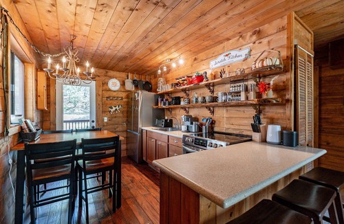 Strawberry Cabin | Rustic Cozy Cabin Hideaway with Loft & Casita in the Pines