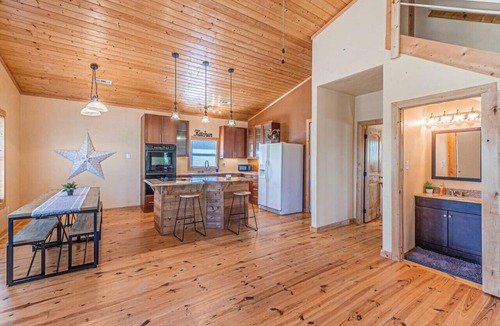 Winnsboro House | Rustic Elegance: Ponds, firepit