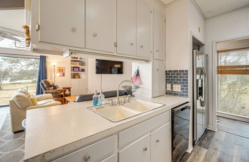Tow House | Rustic Lake Buchanan Hideaway w/Game Room & Grill