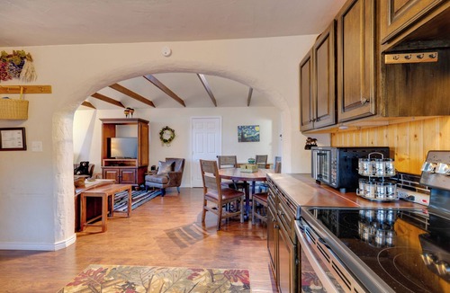Green Mountain Falls Cottage | Rustic Log Cabin w/Studio ~ 5 Mi to Pikes Peak!
