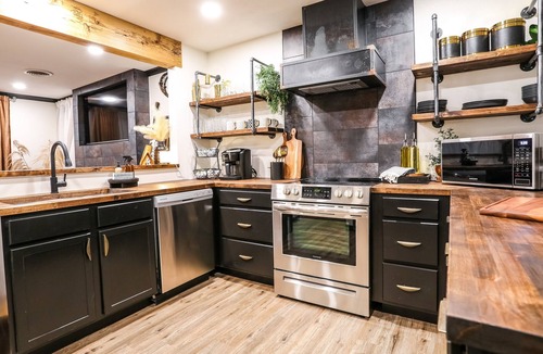 Lubbock House | Rustic-Lux 2 bedroom 2 Bath