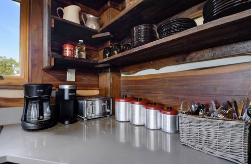 San Marcos Cabin | Rustic meets Luxury with INCREDIBLE VIEWS! Hot Tub, Fire Pit, 2 bedrm/2 bath