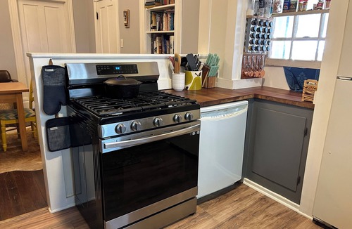 Smithville House | Rustic modern farmhouse 3-bedroom pet friendly house in charming Smithville