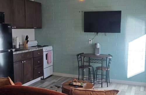 Riverside Apartment | Rustic root retreat. Charming studio in Tempe! Walking distance to town/shopping