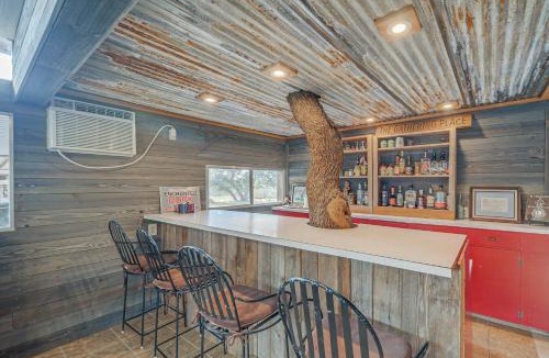 Llano House | Rustic & Western House on Lake - Swim & Fish!