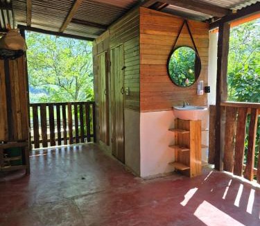 Alta Verapaz House | Rustik Cabaña