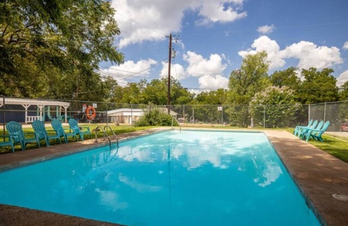 Burnet RV Rental | RV Site - Pull Through 20