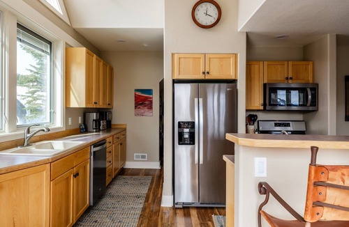 Saddle Ridge House | Saddle Ridge Townhome with Ski-in/Ski out access! Hot tub!