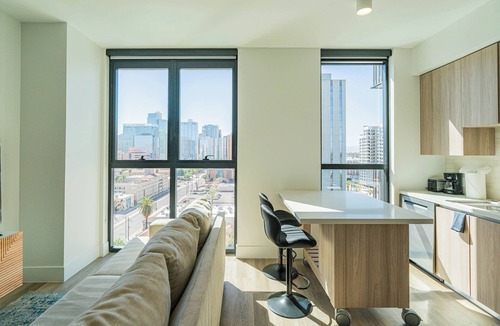 Downtown Phoenix Hotel | Saiya Lux Stay w HeatedPool-Gym-EV-Sauna