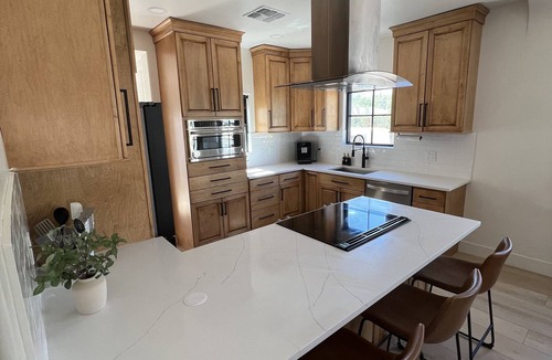 Sam Hughes House | Sam Hughes Desert Oasis, Private Pool & Walk to UA