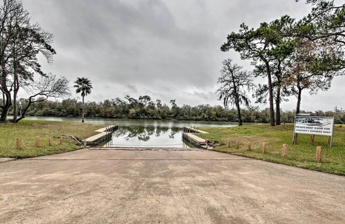 Barrett House | San Jacinto River Home w/ Private Boat Slip!