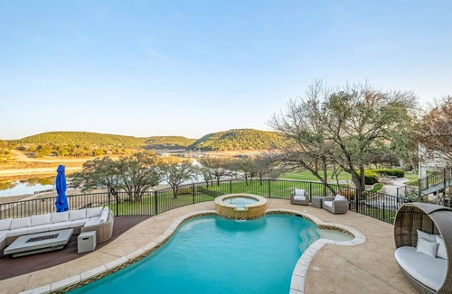 Leander House | ~Santorini on Travis~ Lakefront | Boat Slip | Pool