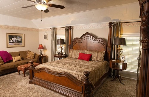 Mena Bed & Breakfast | Sassafras Inn