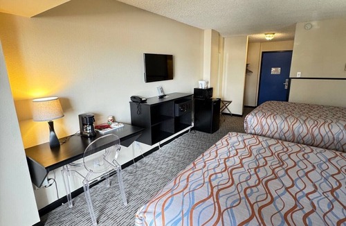 Southeast Colorado Springs Hotel | Satellite Hotel