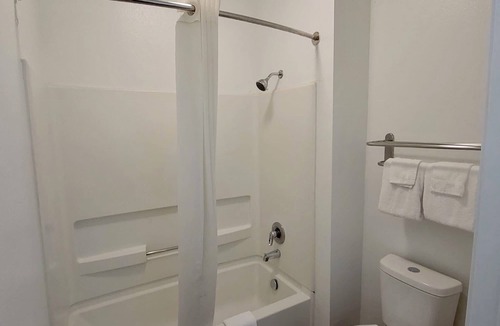 Forney Hotel | Scottish Inns & Suites Forney/East Dallas