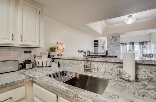 Entertainment District Condo | Scottsdale Golf Course Haven- Camelback views