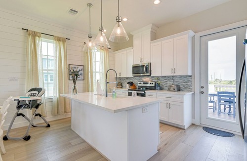 Galveston Cottage | 'seas The Day:' Home w/Pool Access in Galveston